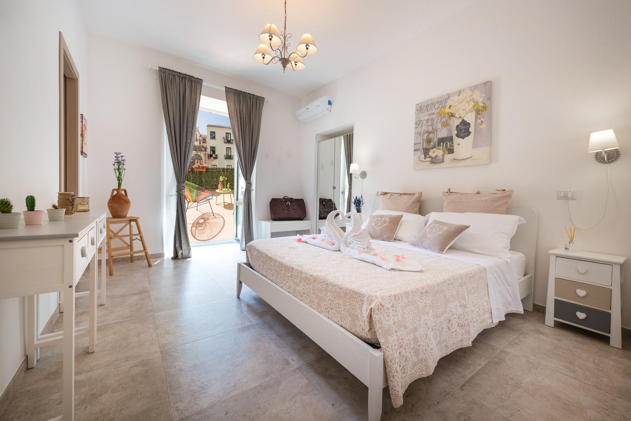 Roof Garden Bed & Breakfast ซาแลร์โน ภายนอก รูปภาพ